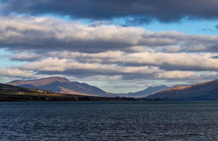 Skellig View Sunset Cliffs View Apartment Portmagee Esterno foto