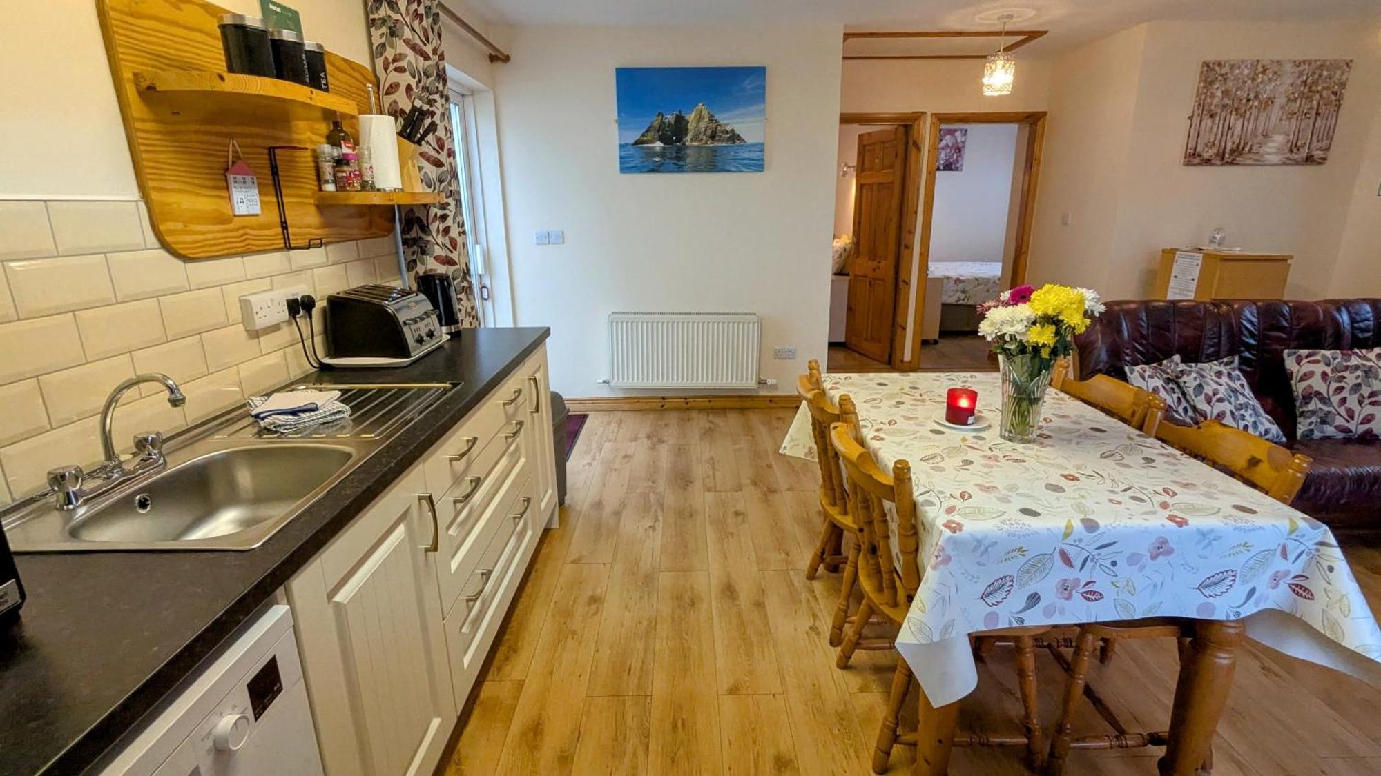 Skellig View Sunset Cliffs View Apartment Portmagee Esterno foto